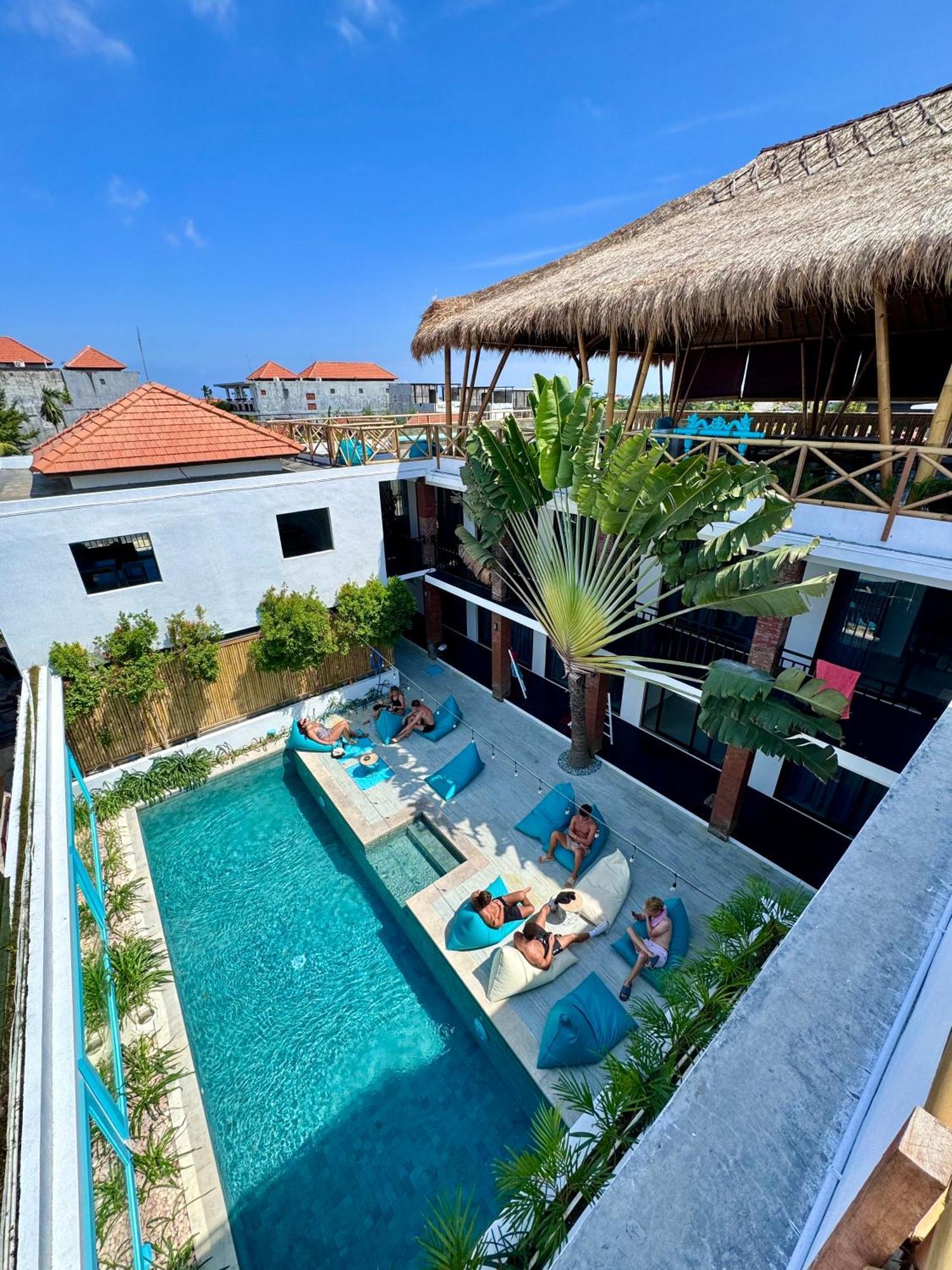 Canggu Central Hostel Exterior photo