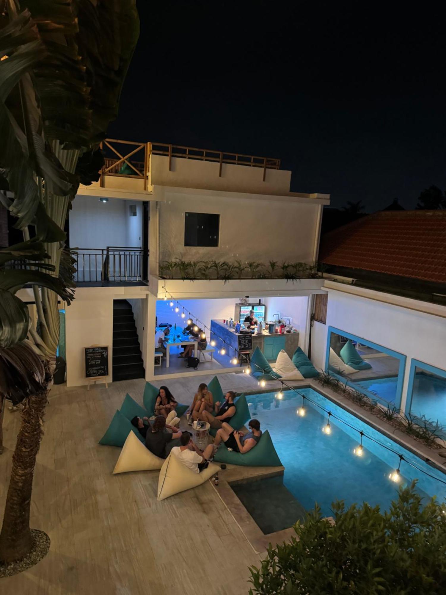Canggu Central Hostel Exterior photo