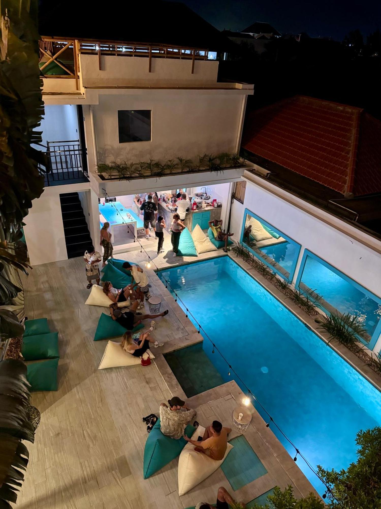 Canggu Central Hostel Exterior photo