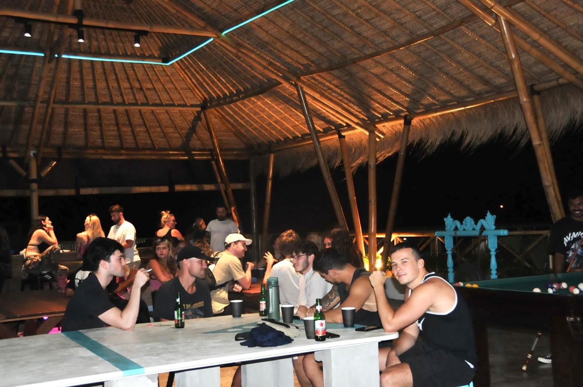 Canggu Central Hostel Exterior photo